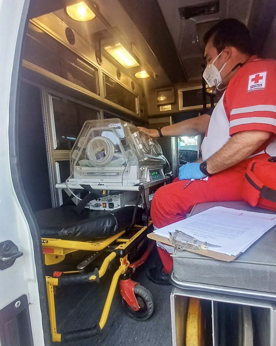 Auxilian parto de emergencia en vía pública