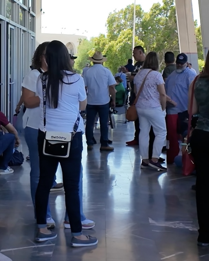 Docentes se manifiestan por segundo día en defensa del maestro Esteban “N”