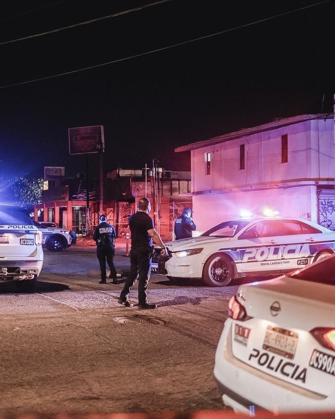 Policía municipal fuera de servicio atropella y mata a un adulto mayor en la Industrial