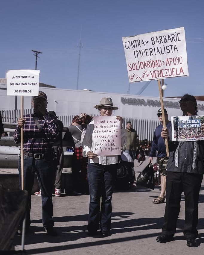 Ciudadanos de Mexicali se manifiestan contra intervención de Estados Unidos en Venezuela