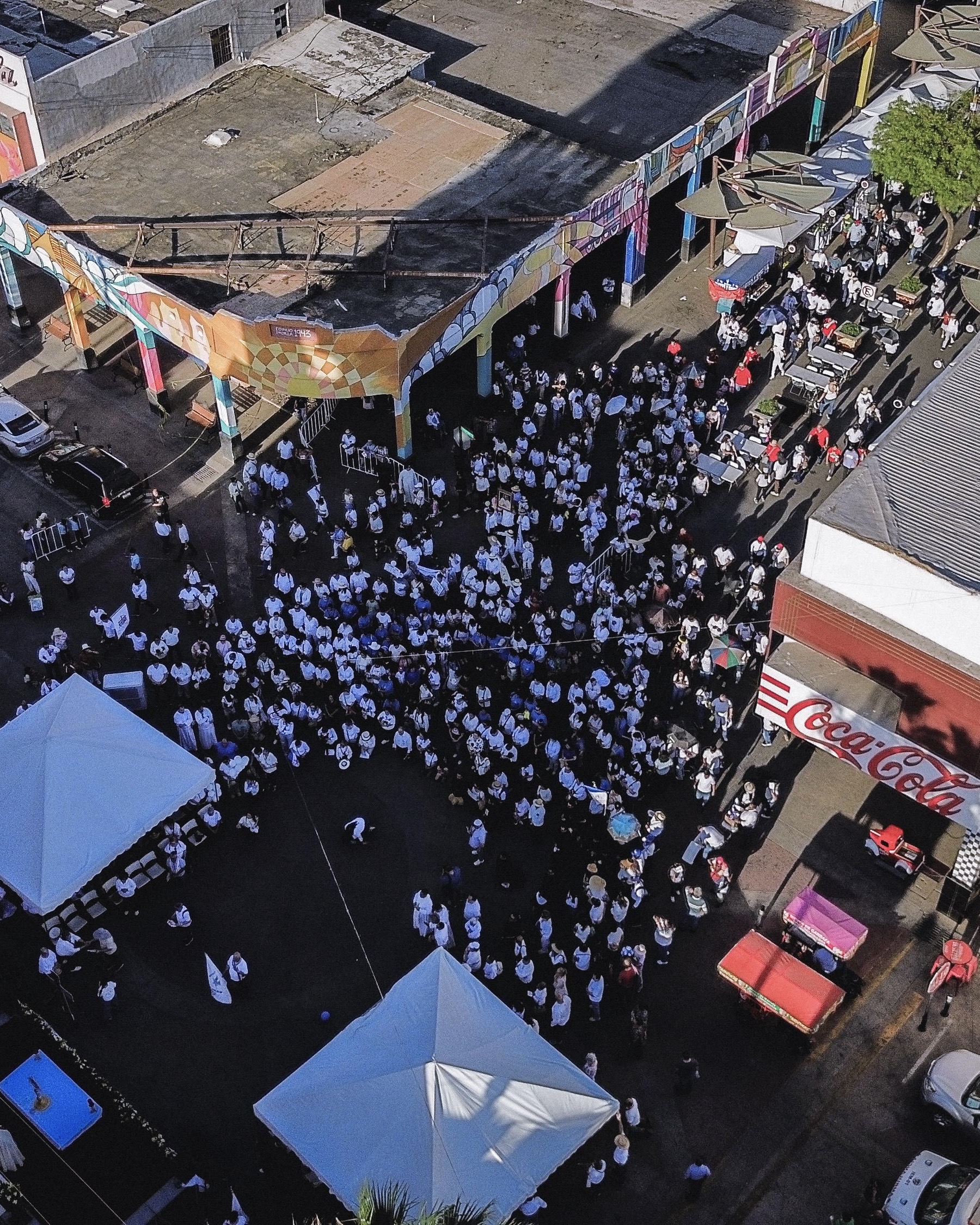 Caminata Simultánea por la Vida, la Familia y la Dignidad Humana reúne a cientos bajo 42 grados pese a riesgos por calor extremo