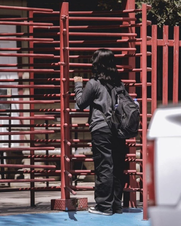 Maestro vinculado por hostigamiento a alumna de secundaria deberá pagar 20 mil pesos y mantenerse lejos del plantel