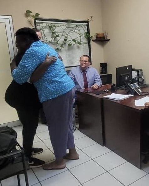 Localizan en San Felipe a mujer con reporte en EE.UU. y la reúnen con su familia en Mexicali