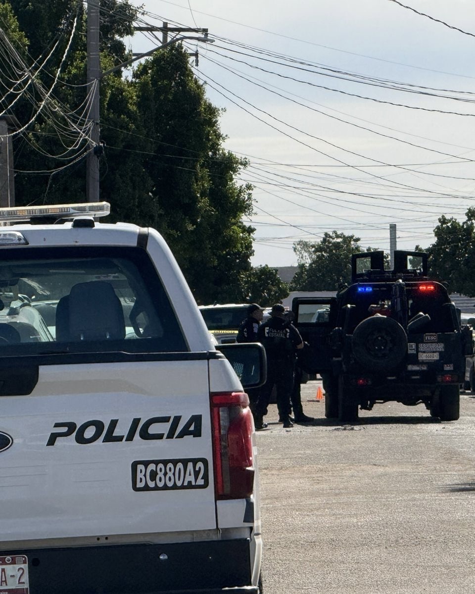 Ataques simultáneos en la Carranza; agresión a policía, disparos a caseta y detenciones tras persecución