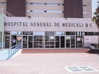 Dan de alta a adolescentes de 16 años que sobreviven a tragedia vial que dejó tres muertos y conductor permanece detenido bajo custodia.