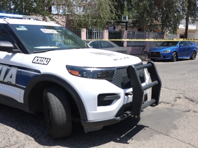 Ataque armado deja cuatro impactos de bala en vehículo estacionado en colonia Constitución