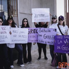 Amigas y familiares acompañan a Grecia durante audiencia contra Jesús Aaron “N” acusado de intento feminicidio; Juez retira al agresor de sala