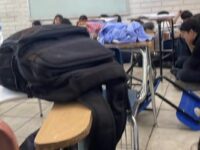 Activan protocolo de seguridad en secundaria por reporte de presunta arma