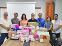 Madres policías en la DSPM reciben regalos y reconocimiento por CANACINTRA por su doble labor de servicio y familia