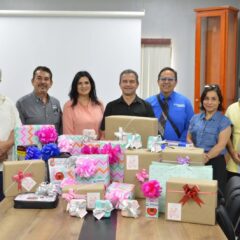 Madres policías en la DSPM reciben regalos y reconocimiento por CANACINTRA por su doble labor de servicio y familia