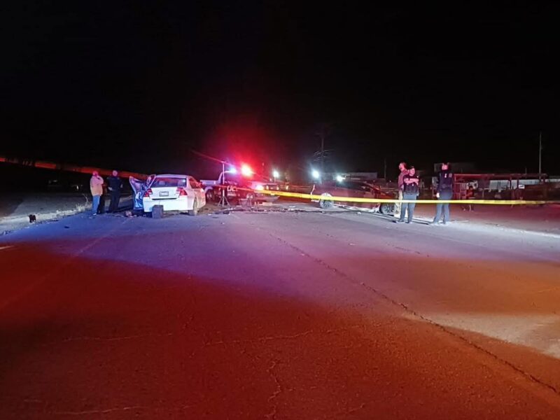 Mueren policía municipal y joven comerciante en trágico choque carretero en el Valle de Mexicali