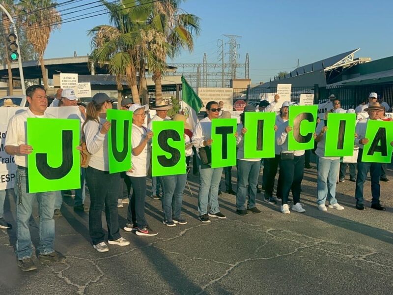 Jubilados de CFE exigen frenar recortes de hasta 60% a pensiones por reforma al artículo 127