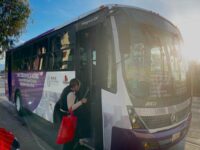 Denuncian presunta agresión contra mujer dentro de un Camión Violeta en Mexicali