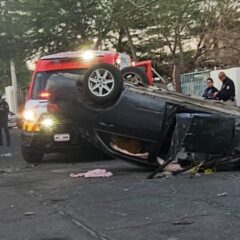 Madre e hija de ocho meses fallecen tras violento choque y volcadura; conductor en estado de ebriedad fue detenido