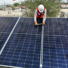 Familias de Mexicali reducen recibos de luz de 1,500 a menos de 400 pesos con paneles solares
