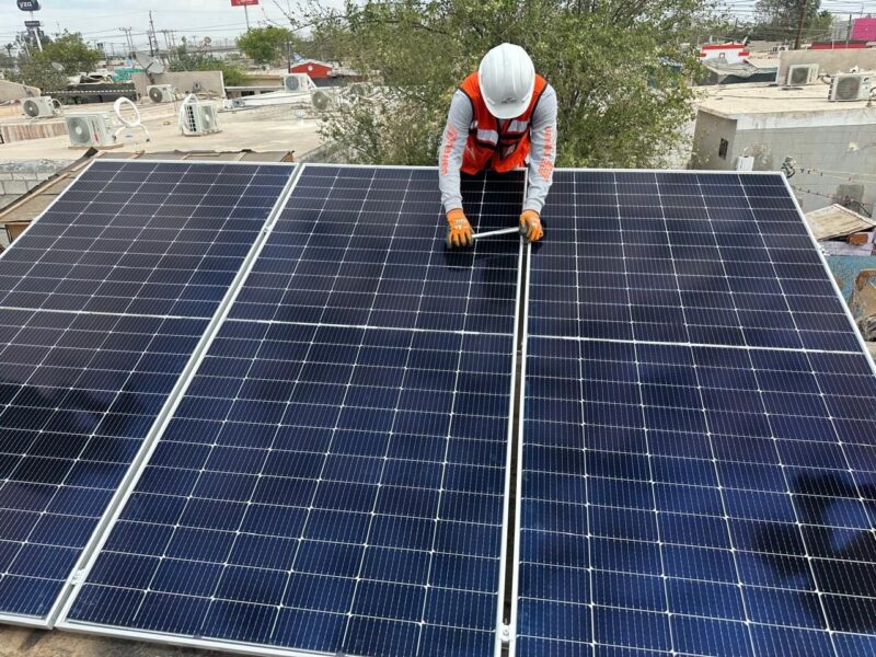 Familias de Mexicali reducen recibos de luz de 1,500 a menos de 400 pesos con paneles solares