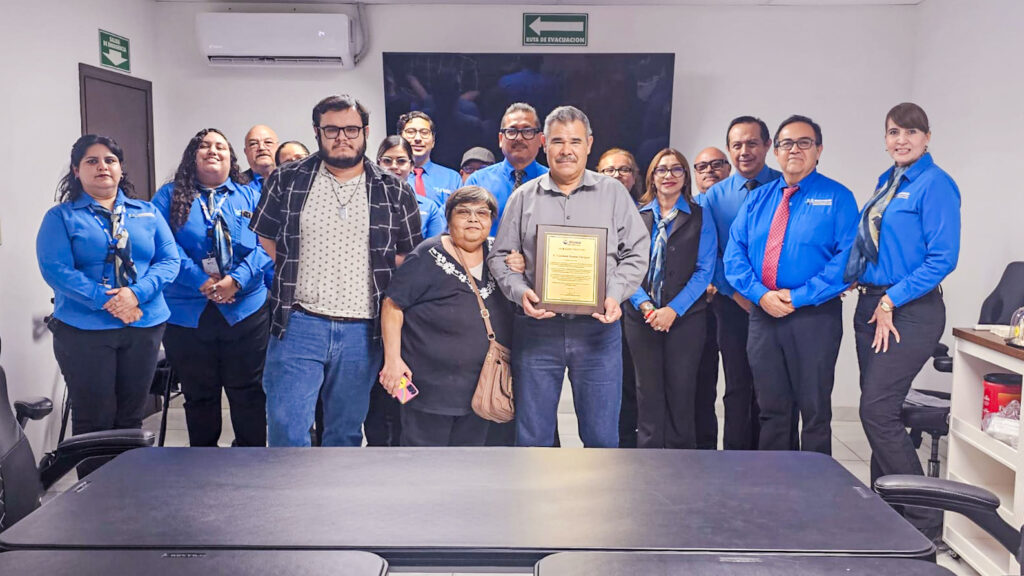 “Un guardián idóneo”; Tras 27 años de servicio se jubila a Enrique guardia de SEGUPROIN que dejó huella en la comunidad y en la empresa