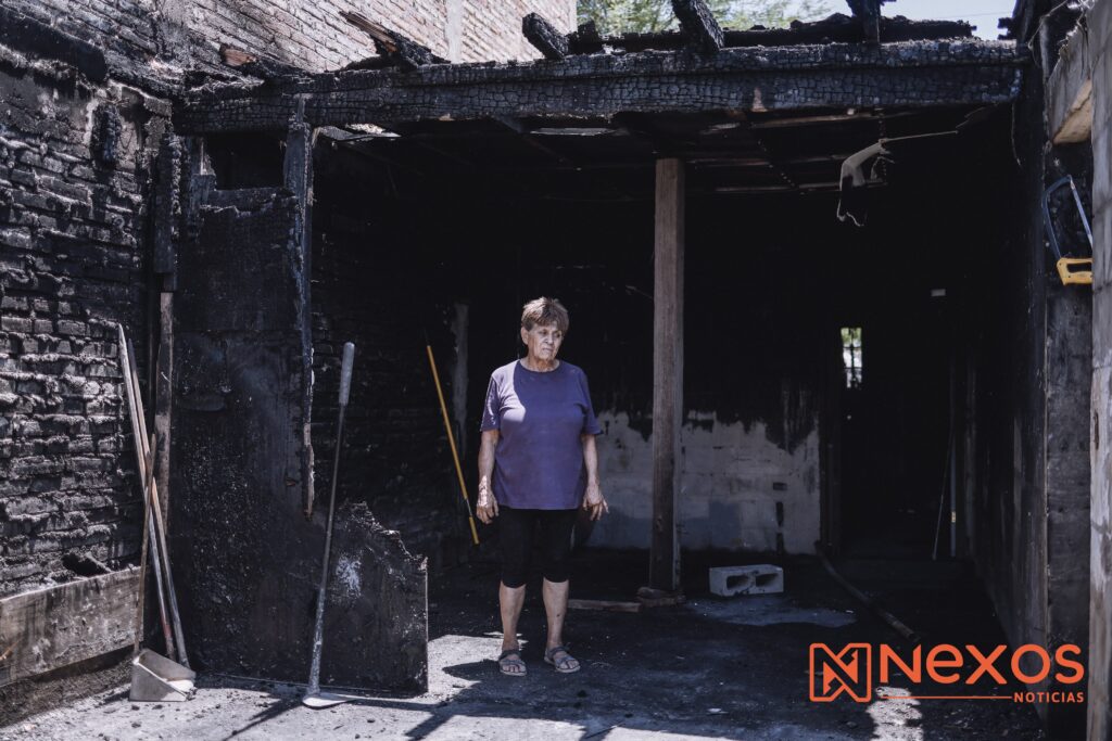 Cuatro décadas de recuerdos reducidas a cenizas; familia pide apoyo para reconstruir su hogar