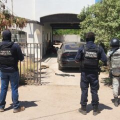 Aseguran casa de seguridad vinculada a “El Isra” objetivo prioritario ligado a “Los Rusos” en el Valle de Mexicali; hallan armas, cartuchos y 4 vehículos robados