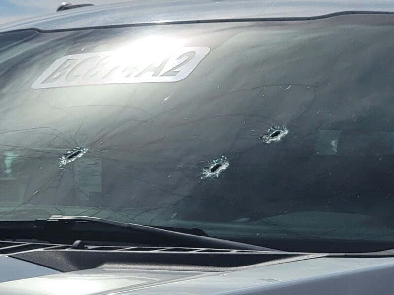 Sujetos armados atacan a policías municipales en la carretera Mexicali-Tijuana; no hay detenidos