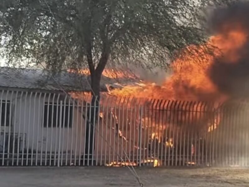 Incendio consume dos salones de la Secundaria No. 11 en Los Naranjos; investigan causas