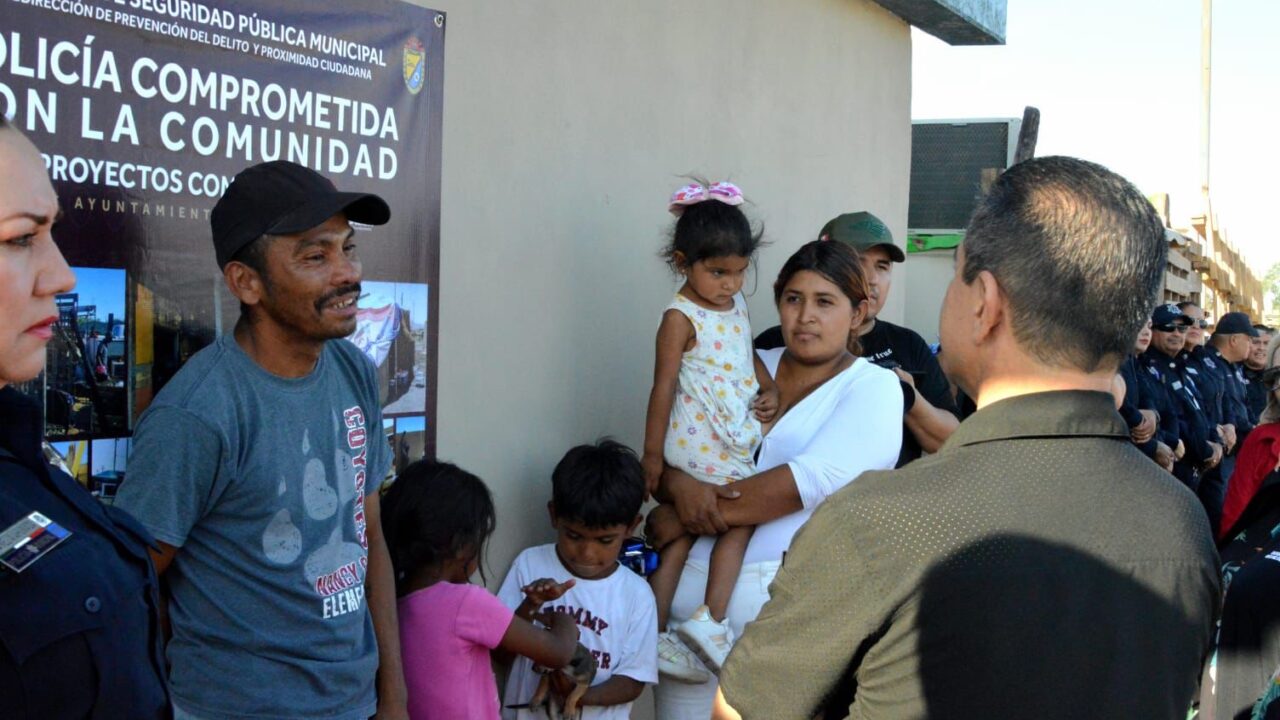 Del incendio a la esperanza; despierta la solidaridad mexicalense y reconstruyen hogar una familia en El Sauce