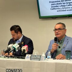 Empresarios atribuyen largas filas en la garita Calexico-Mexicali a nuevos controles aduanales