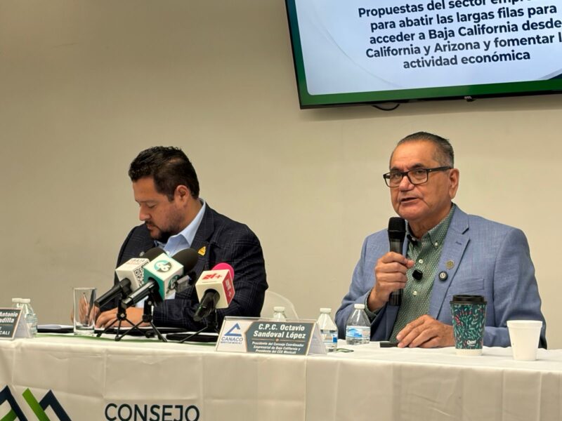 Empresarios atribuyen largas filas en la garita Calexico-Mexicali a nuevos controles aduanales