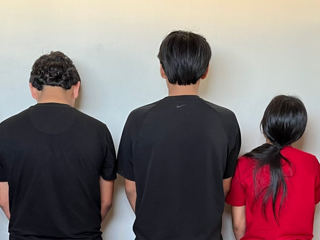Internan a hermanos adolescentes por homicidio de conductor; menor de 13 años queda fuera del proceso penal