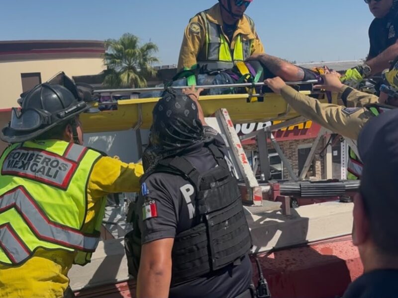Rescatan a trabajador inconsciente por golpe de calor