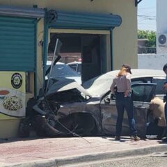Persecución en Valle del Pedregal termina con choque e incendio; reportan tres lesionados y cuatro detenidos