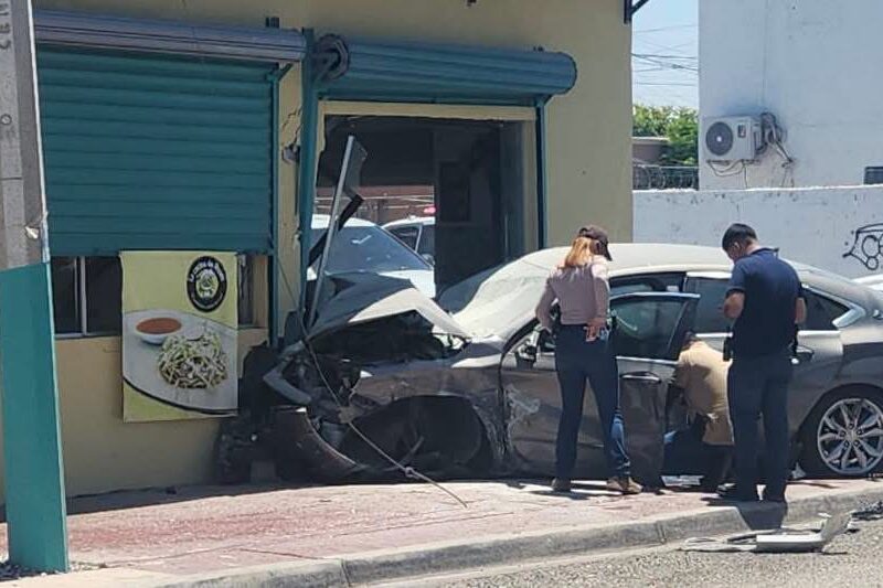 Persecución en Valle del Pedregal termina con choque e incendio; reportan tres lesionados y cuatro detenidos