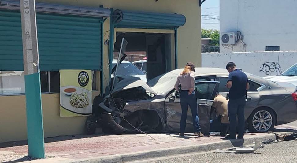 Persecución en Valle del Pedregal termina con choque e incendio; reportan tres lesionados y cuatro detenidos