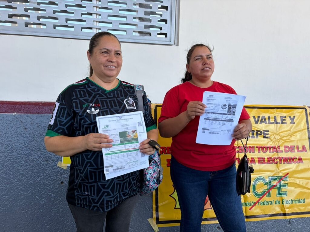 Vecinos del Valle de Mexicali protestan por “recibos locos” y apagones de CFE