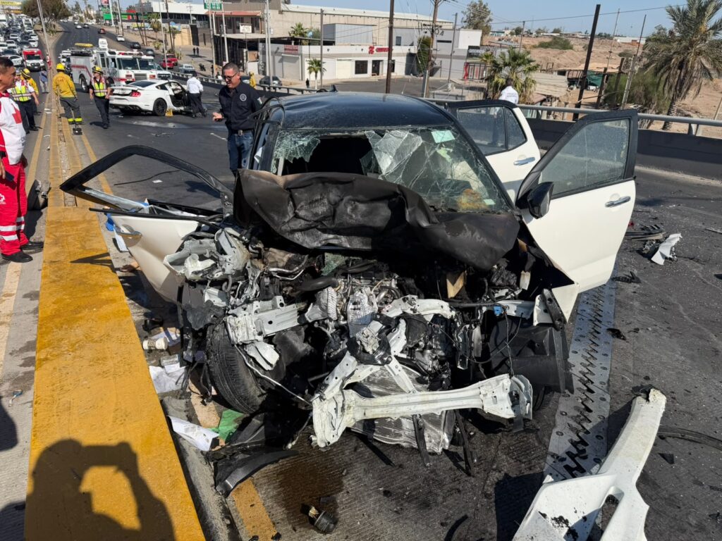 Conductor prófugo, es buscado por homicidio tras provocar choque fatal en Lázaro Cárdenas; una mujer murió