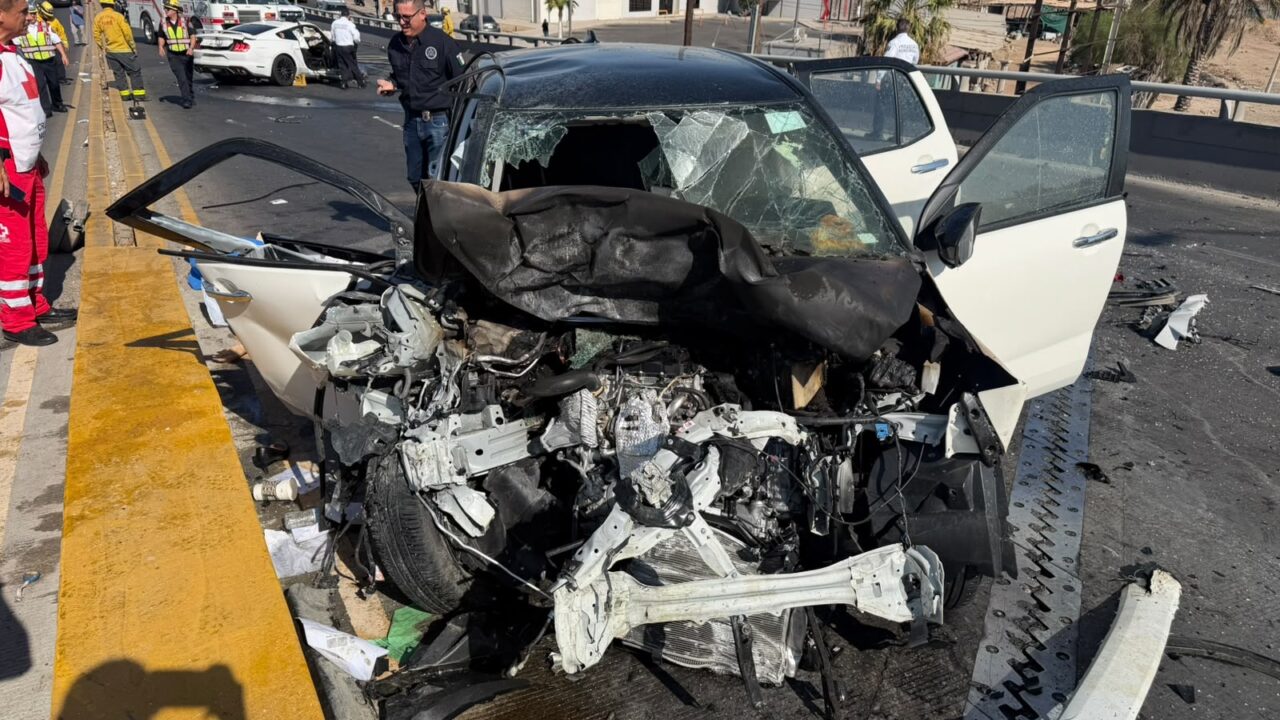 Conductor prófugo, es buscado por homicidio tras provocar choque fatal en Lázaro Cárdenas; una mujer murió
