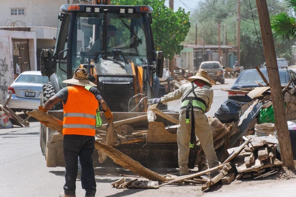 Retiran más de 70 toneladas de basura en la colonia Carranza