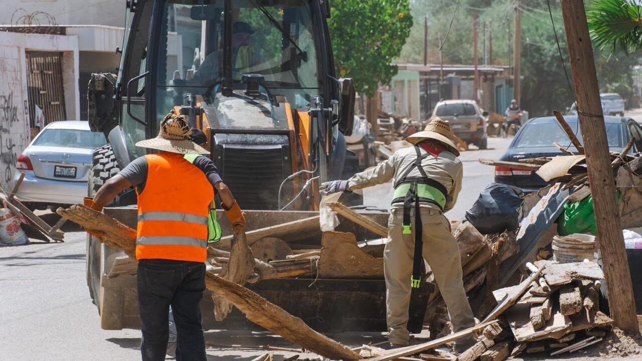 Retiran más de 70 toneladas de basura en la colonia Carranza