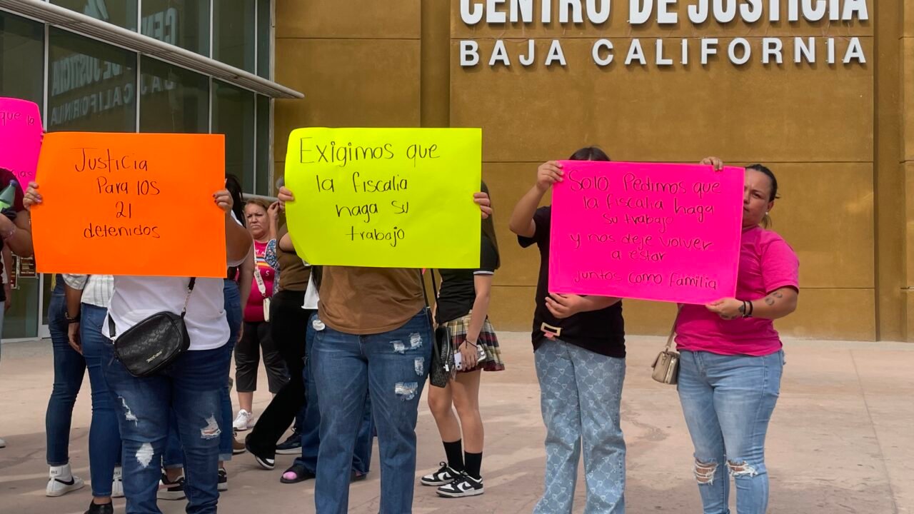 Familias de detenidos tras fiesta en Carranza exigen audiencias completas; entre los procesados hay músicos y adultos mayores
