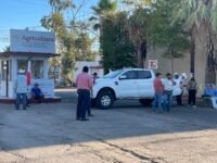 Trigueros toman oficinas federales y advierten con llevar protesta a la garita comercial