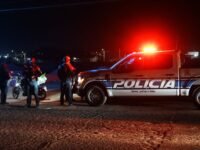 Utilizan presunta patrulla municipal para robo con violencia; tres encapuchados armados amenazan a padre e hijo