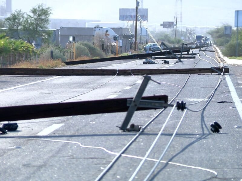 Fue el viento, no la CFE”; atribuyen caída de postes en La Progreso a tromba del fin de semana