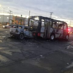 Choque e incendio deja a conductor calcinado en carretera a San Felipe
