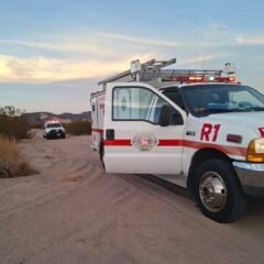 Rescatan a tres personas extraviadas y deshidratadas en zona desértica de San Felipe