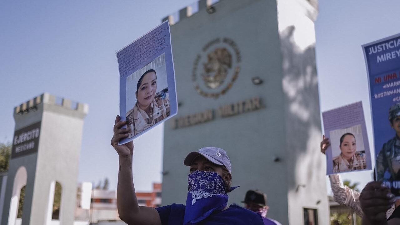 Exigen justicia por Bertha Mireya y cuestionan investigación tras feminicidio dentro de cuartel militar