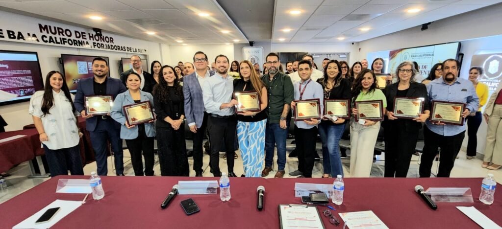 Congreso de Baja California reconoce trayectoria de trabajadores con hasta 35 años de servicio institucional