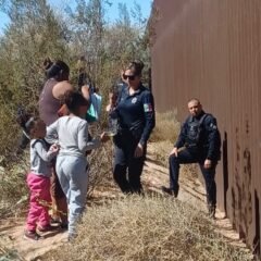 Niño brasileño de 12 años cruzó la frontera para entregarse a la Patrulla Fronteriza y salvar la vida de su madre y sus hermanas de 4 y 6 años en el desierto