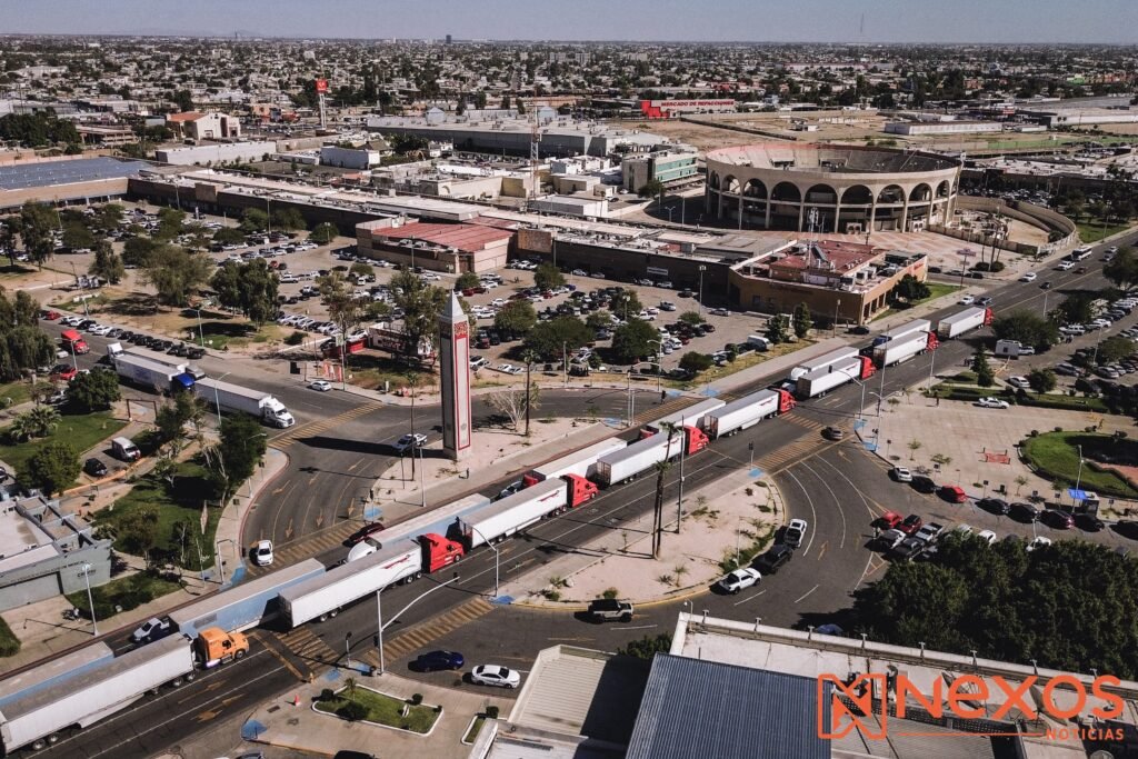 Transportistas mantienen manifestación en Centro Cívico de Mexicali
