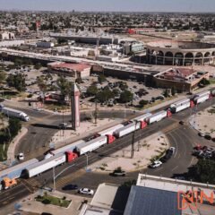 Transportistas mantienen manifestación en Centro Cívico de Mexicali