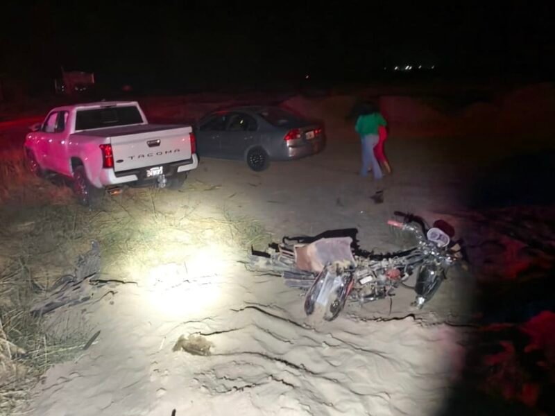 Tragedia en Los Algodones; dos adolescentes de 15 años mueren tras violento choque en carretera, responsable prófugo es identificado por comunidad